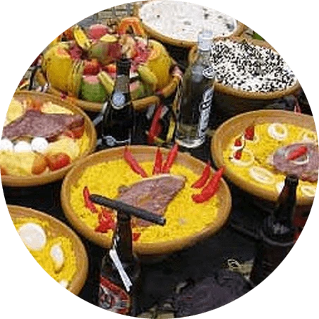 Detalhes de oferendas rituais para entidades, preparadas pelo Pai Rafael da Bahia, Pai de Santo em Maceió.